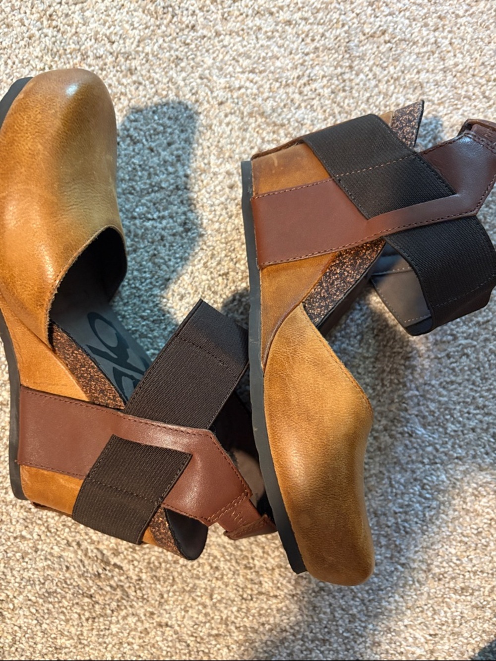 Women’s Tan Leather Slingback Flats with Elastic Strap - Picture 5 of 8
